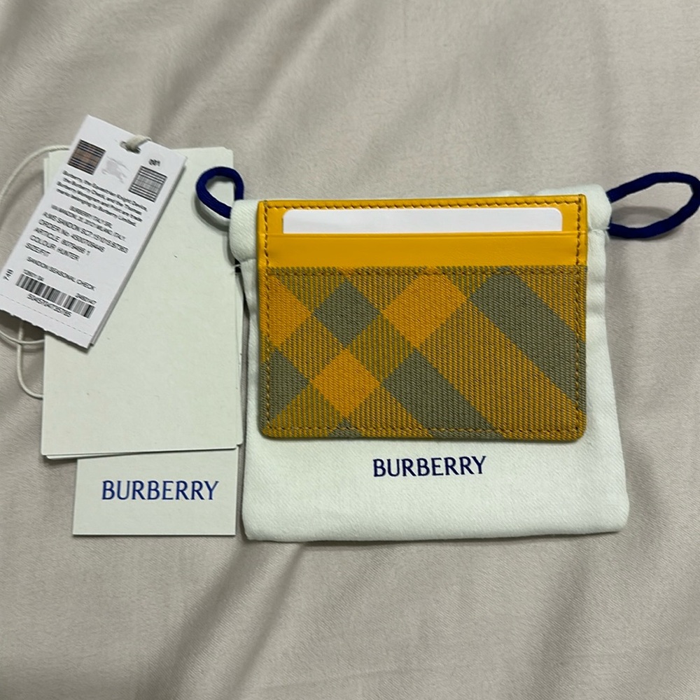 Burberry yellow card holder
